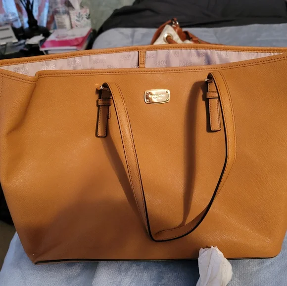 Purses - Picture 3 of 5